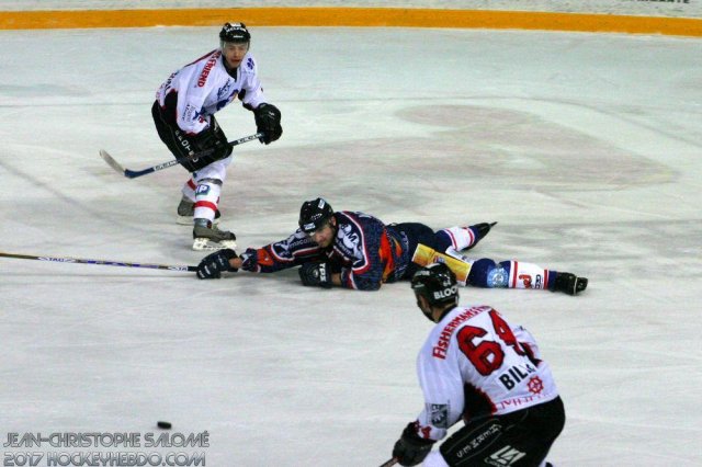 Photo hockey reportage Grenoble retire le #71 de Josef Podlaha