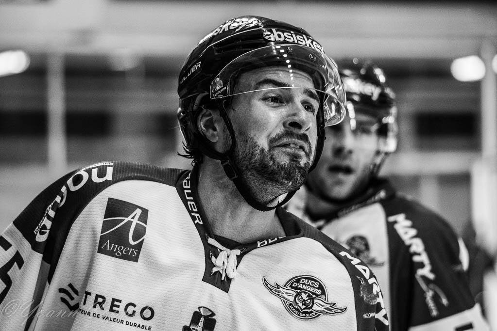 Chamonix  2 - 3 Angers 