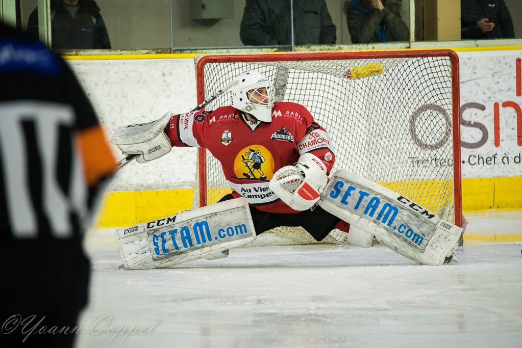 Chamonix  2 - 3 Angers 