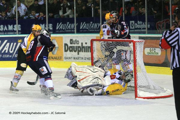 Grenoble  5 - 1 Strasbourg 