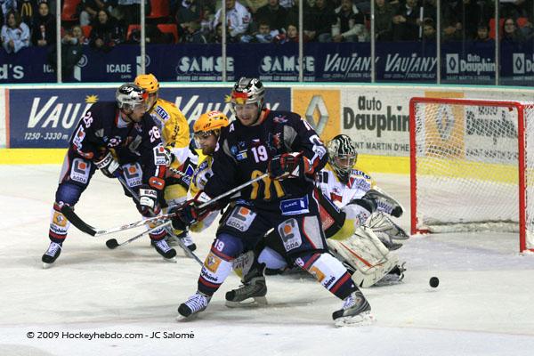 Grenoble  5 - 1 Strasbourg 