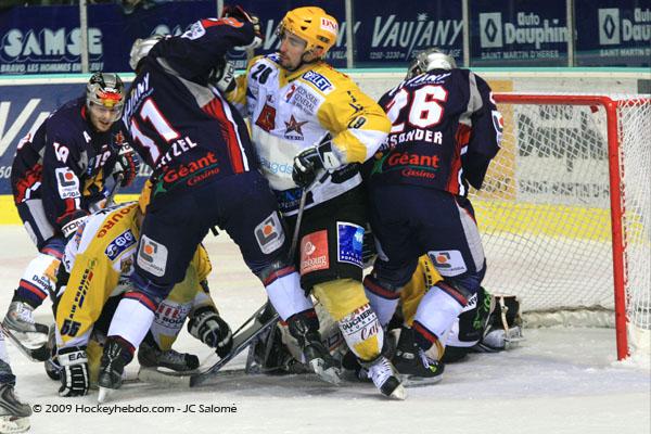 Grenoble  5 - 1 Strasbourg 