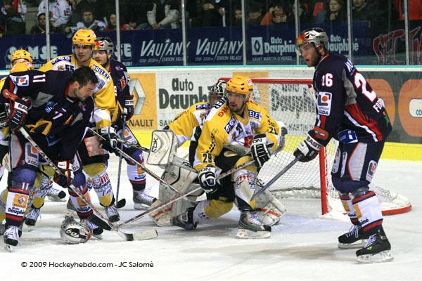 Grenoble  5 - 1 Strasbourg 
