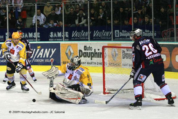 Grenoble  5 - 1 Strasbourg 