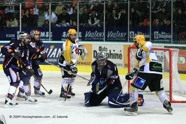 Grenoble  5 - 1 Strasbourg 