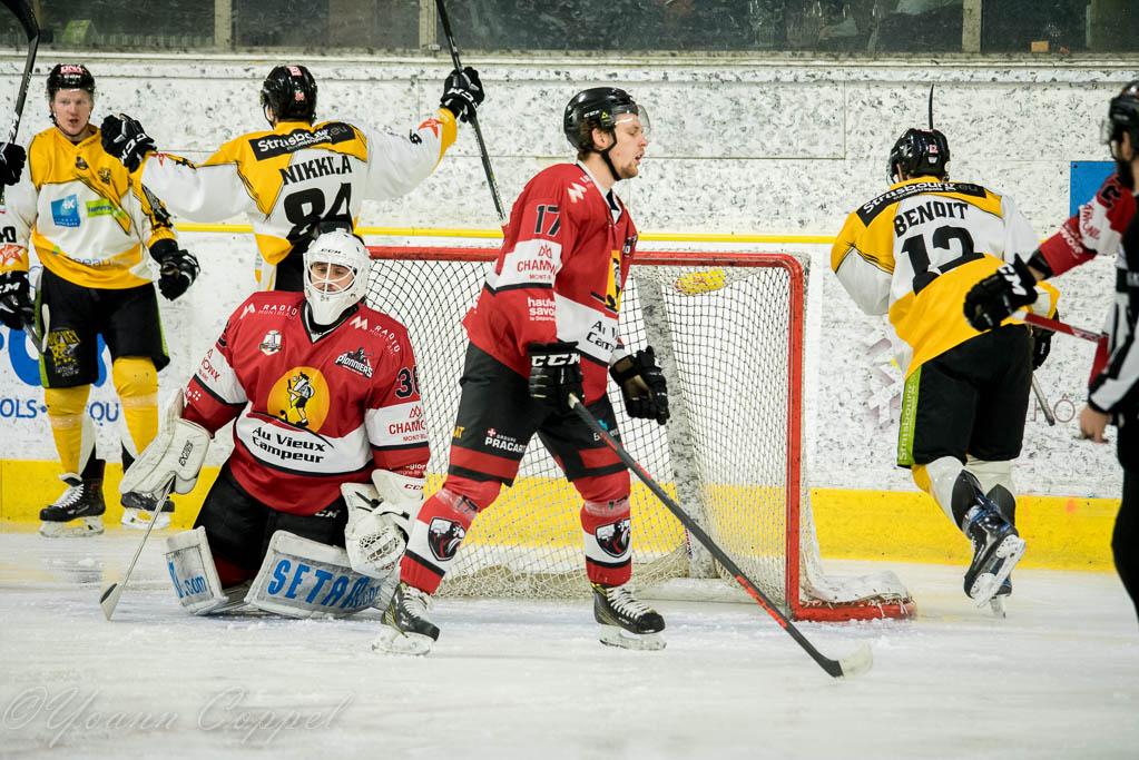 Chamonix  0 - 2 Strasbourg 