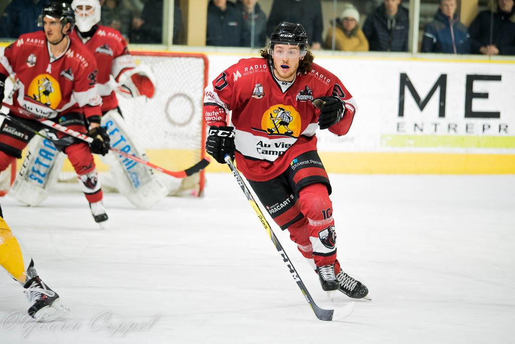 Chamonix  0 - 2 Strasbourg 