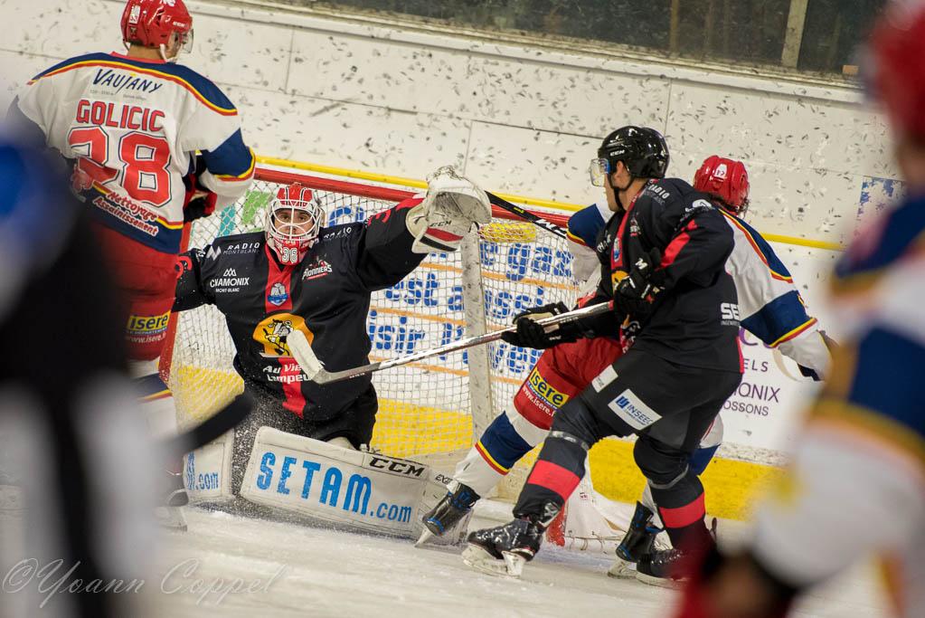 Chamonix  3 - 6 Grenoble 