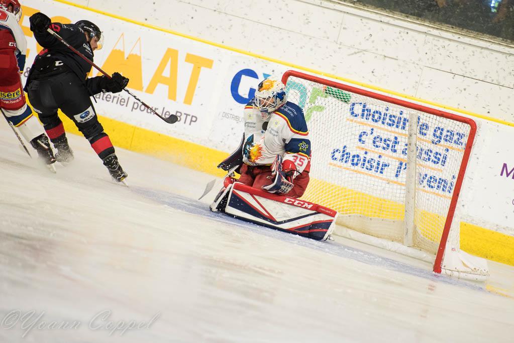 Chamonix  3 - 6 Grenoble 