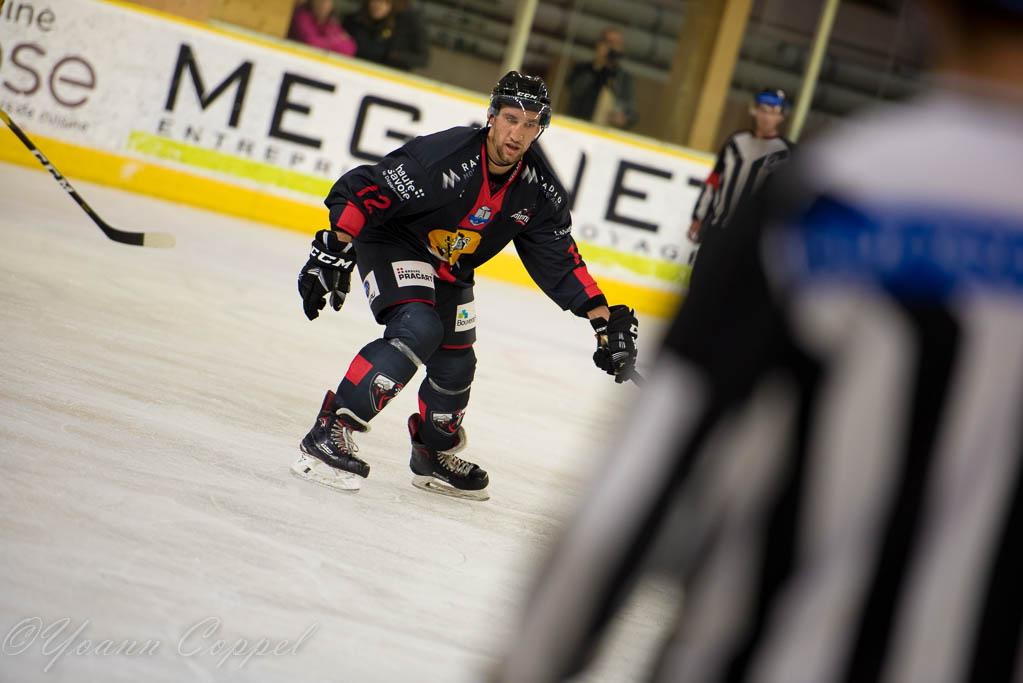 Chamonix  3 - 6 Grenoble 