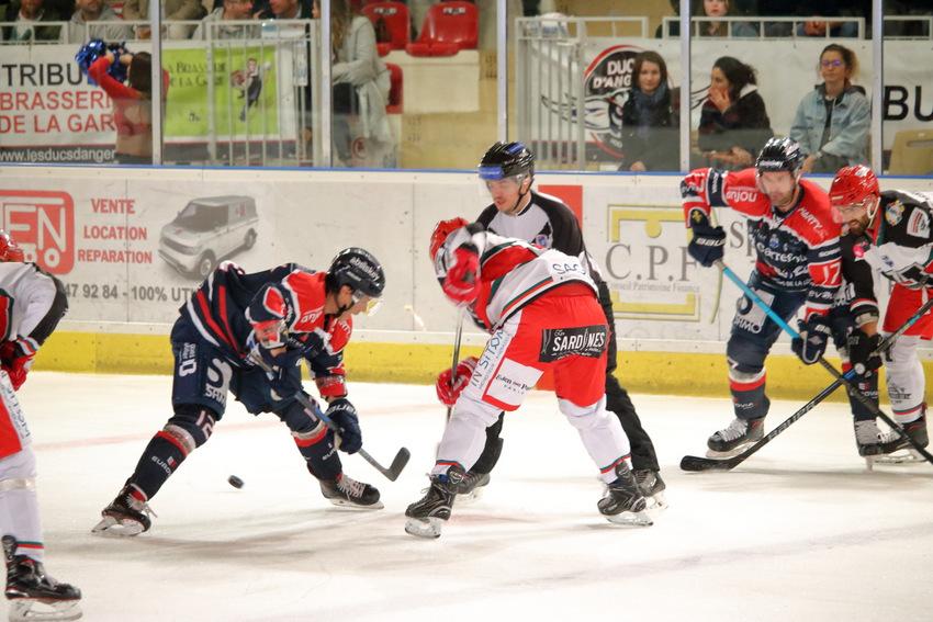 Angers  4 - 0 Anglet
