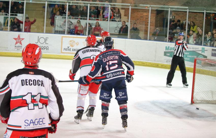 Angers  4 - 0 Anglet