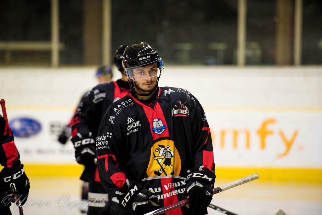 Chamonix  6 - 3 Angers 
