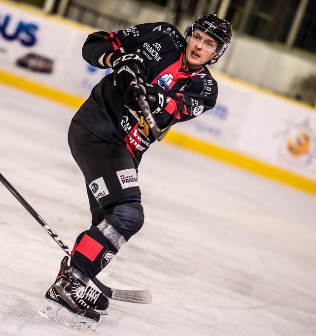 Chamonix  4 - 0 Strasbourg 