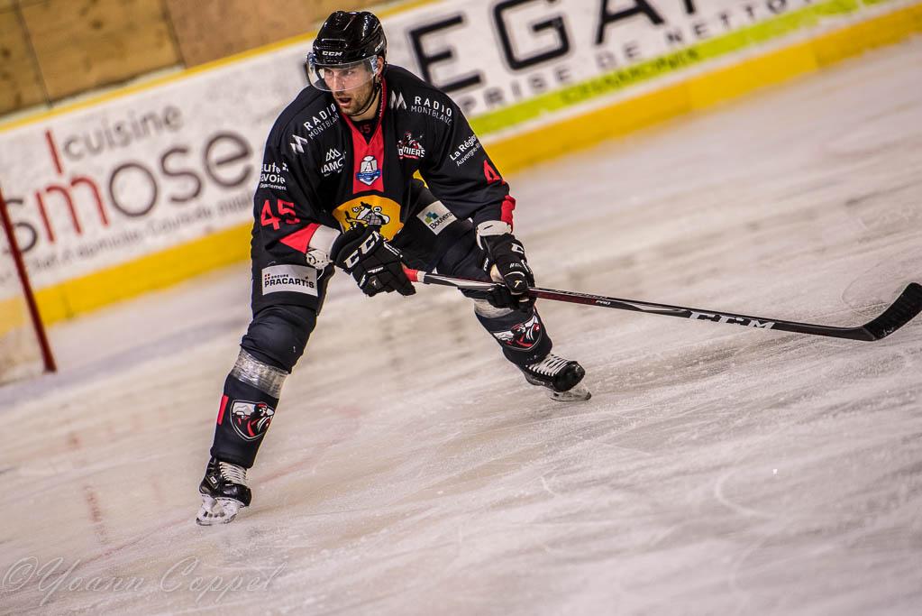 Chamonix  4 - 0 Strasbourg 