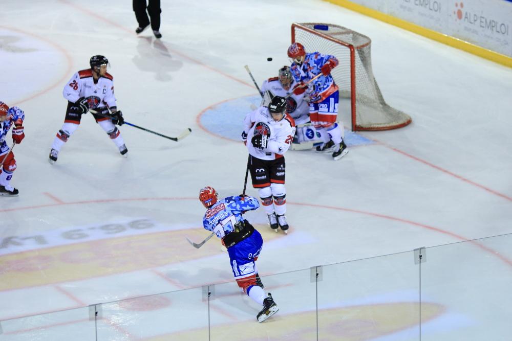 Lyon 4 - 1 Mulhouse