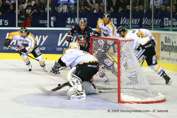 Grenoble  2 - 1 Rouen