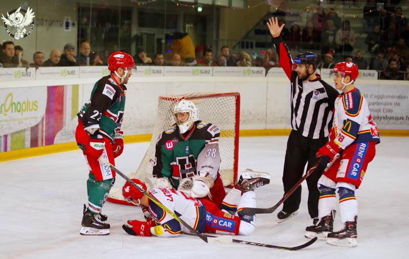Anglet 1 - 5 Grenoble 