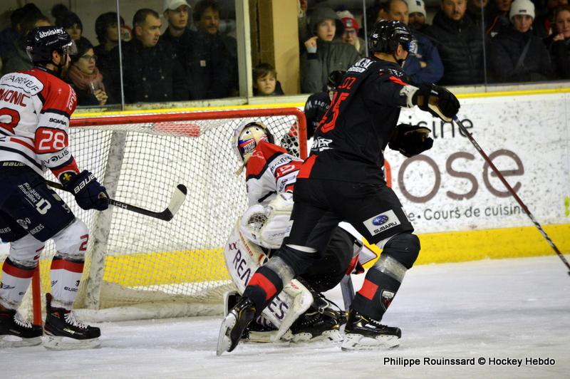 Chamonix  3 - 6 Angers 