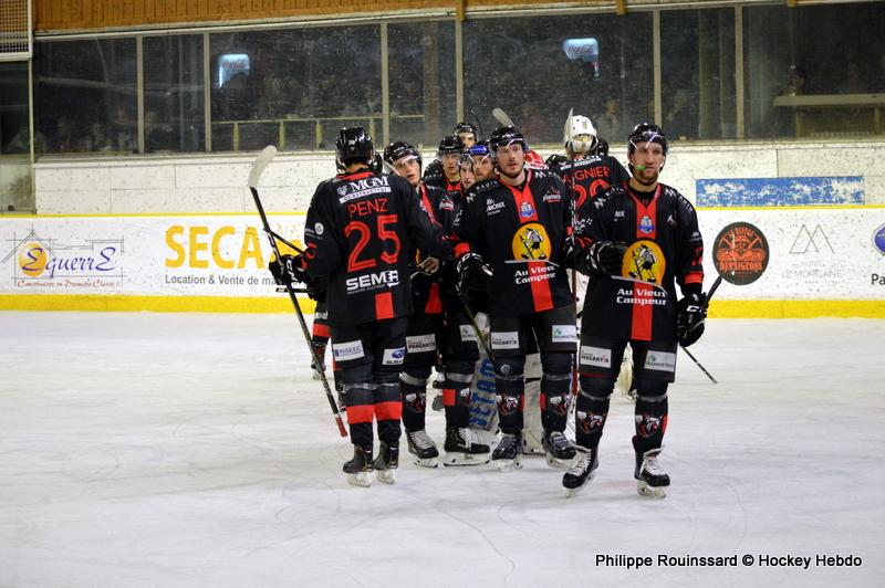 Chamonix  3 - 6 Angers 