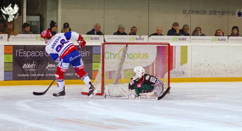 Anglet 3 - 4 Lyon