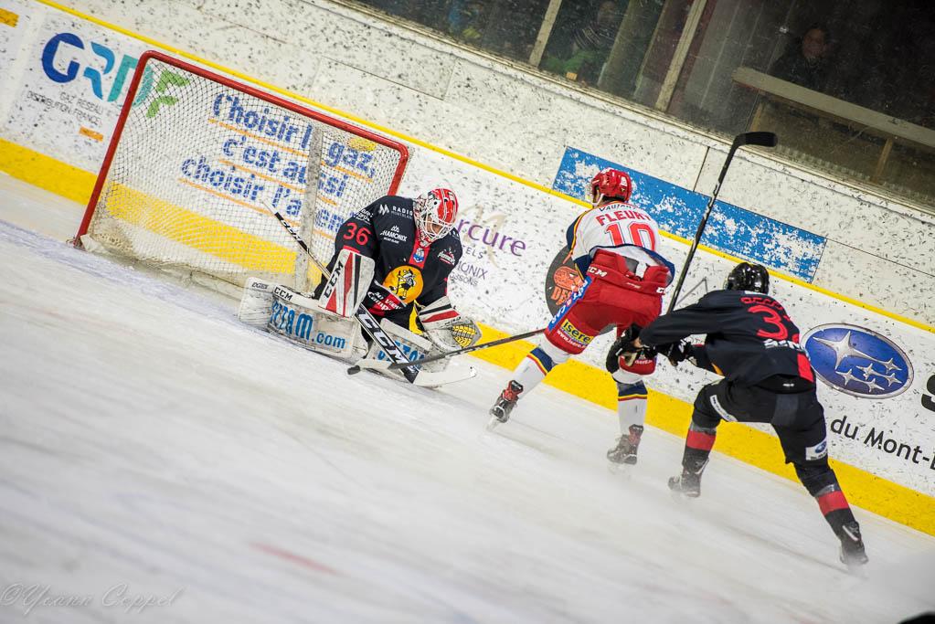 Chamonix  3 - 5 Grenoble 