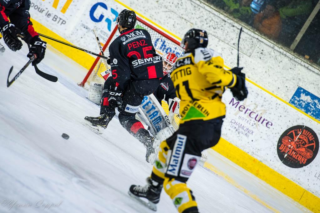Chamonix  1 - 5 Rouen