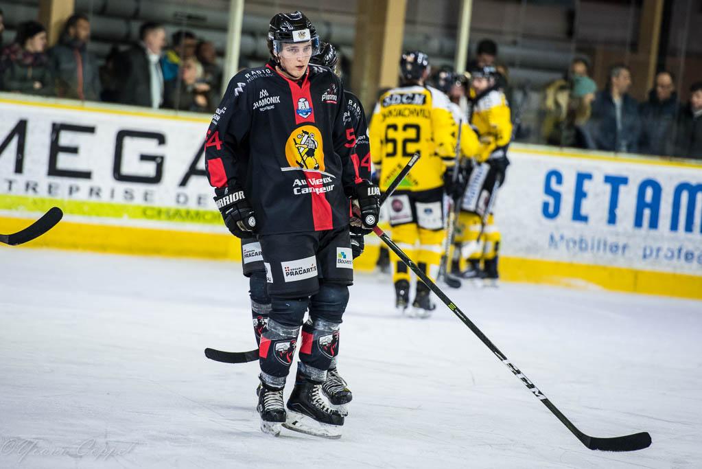 Chamonix  2 - 3 Rouen
