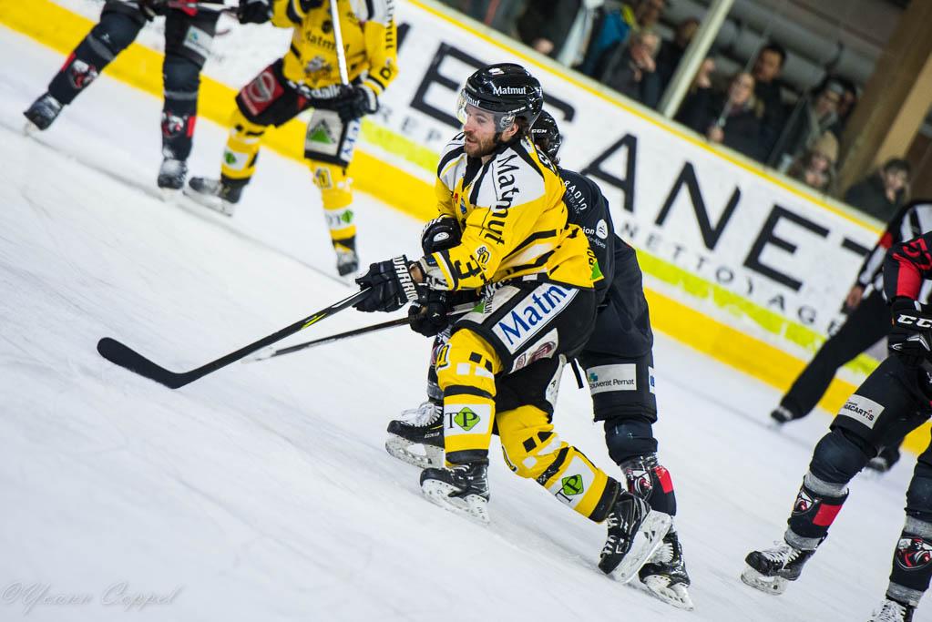 Chamonix  2 - 3 Rouen