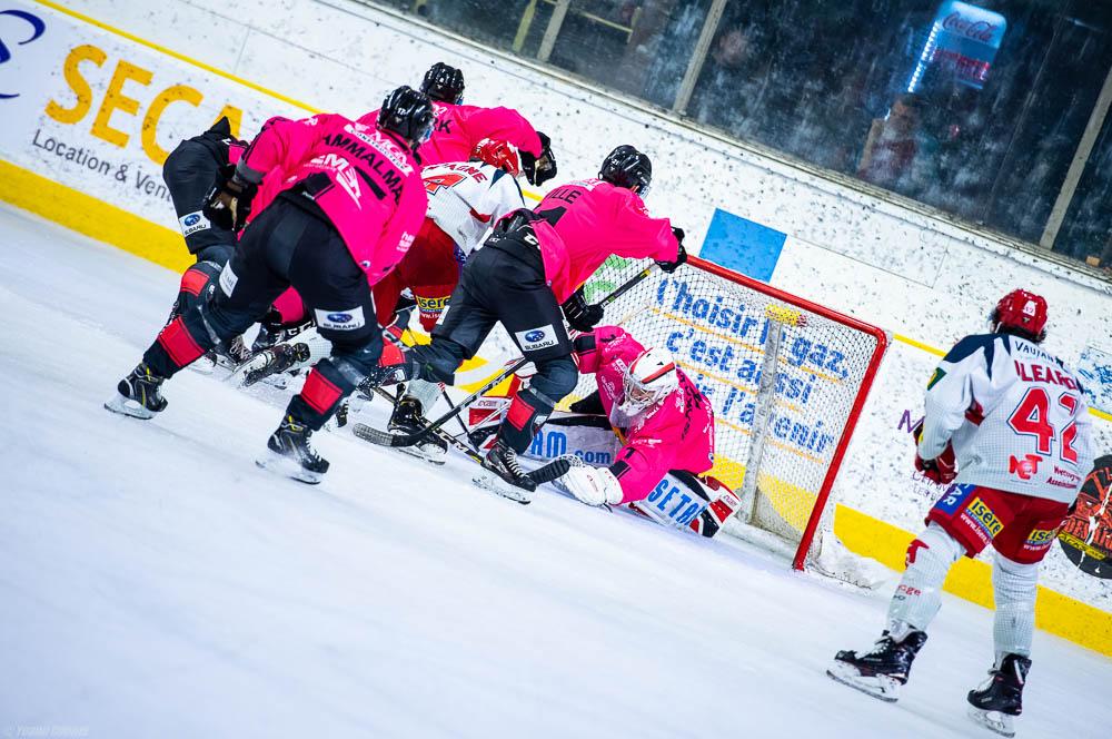 Chamonix  3 - 6 Grenoble 