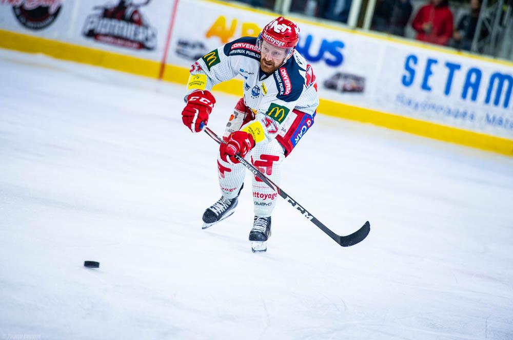 Chamonix  3 - 6 Grenoble 