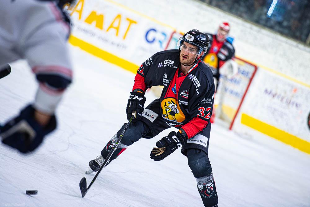 Chamonix  6 - 3 Angers 