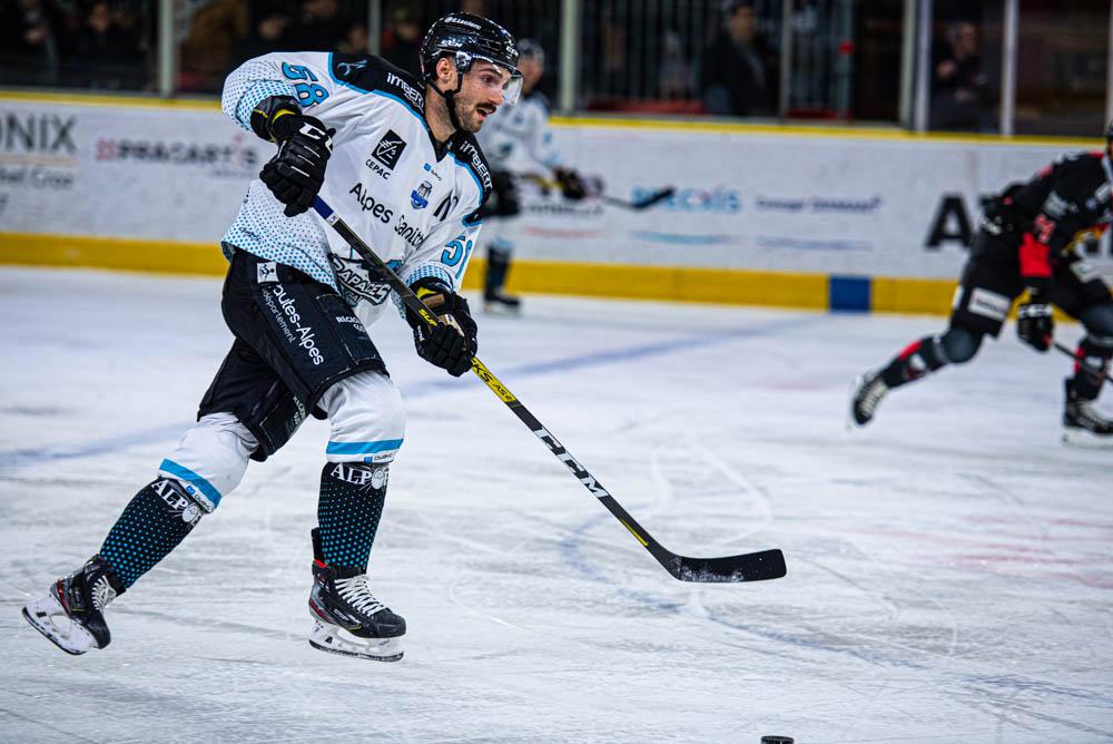 Chamonix  4 - 3 Gap 