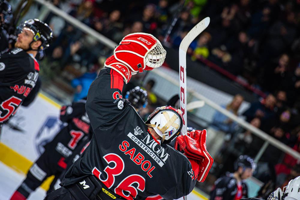 Chamonix  4 - 3 Gap 