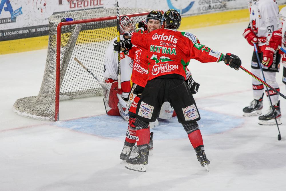 Amiens  2 - 0 Briançon 