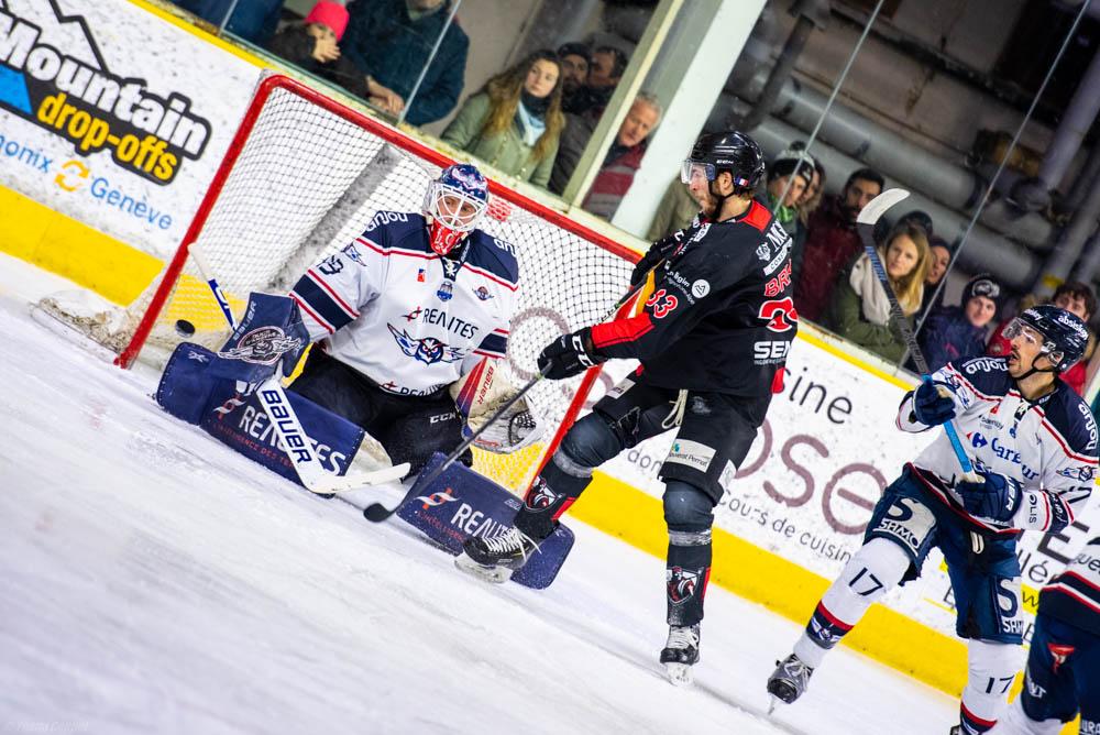 Chamonix  4 - 5 Angers 