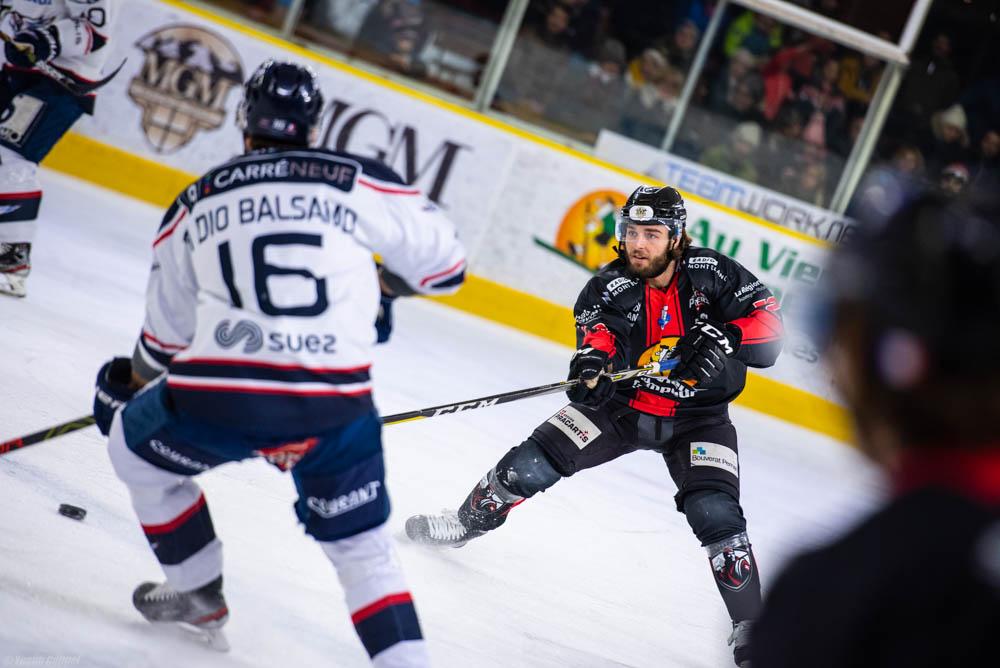 Chamonix  4 - 5 Angers 