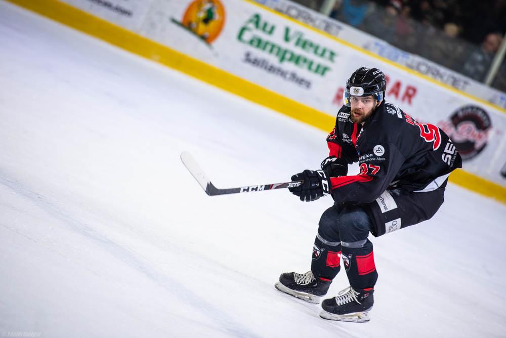 Chamonix  4 - 5 Angers 