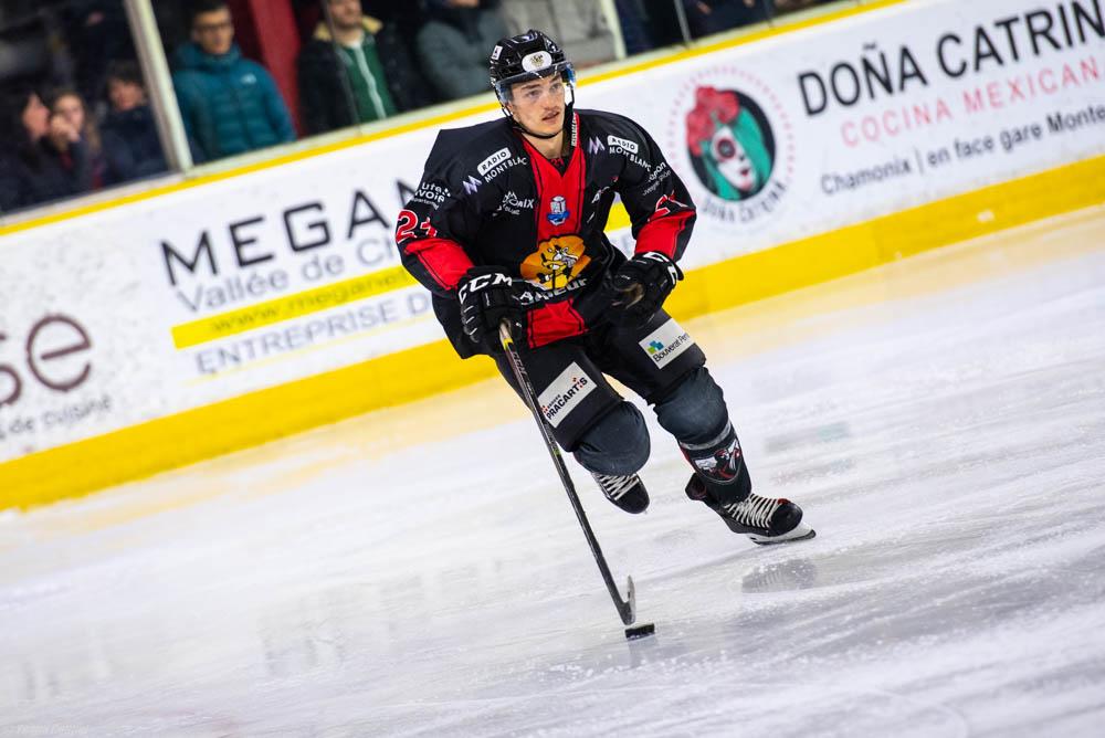 Chamonix  4 - 5 Angers 