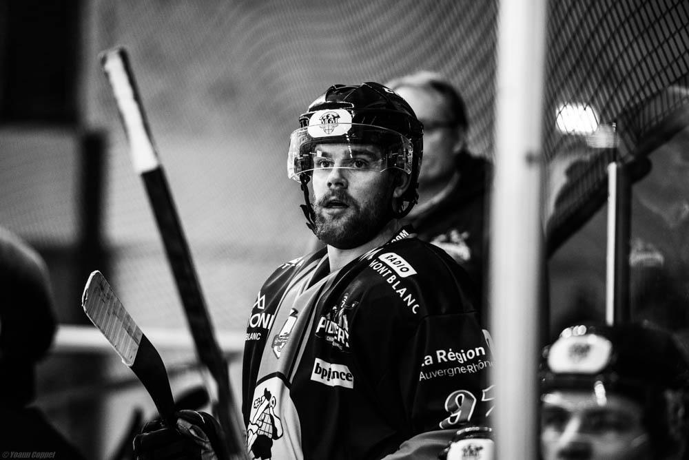 Chamonix  4 - 5 Angers 