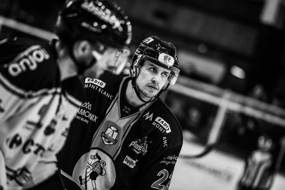 Chamonix  4 - 5 Angers 