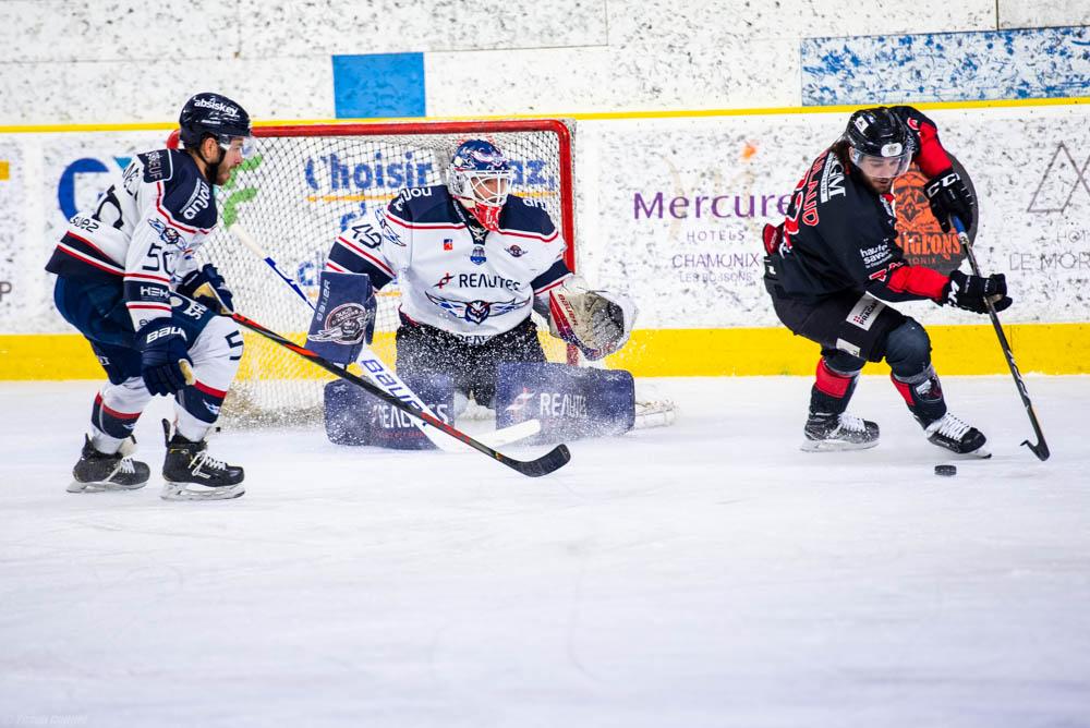 Chamonix  4 - 5 Angers 