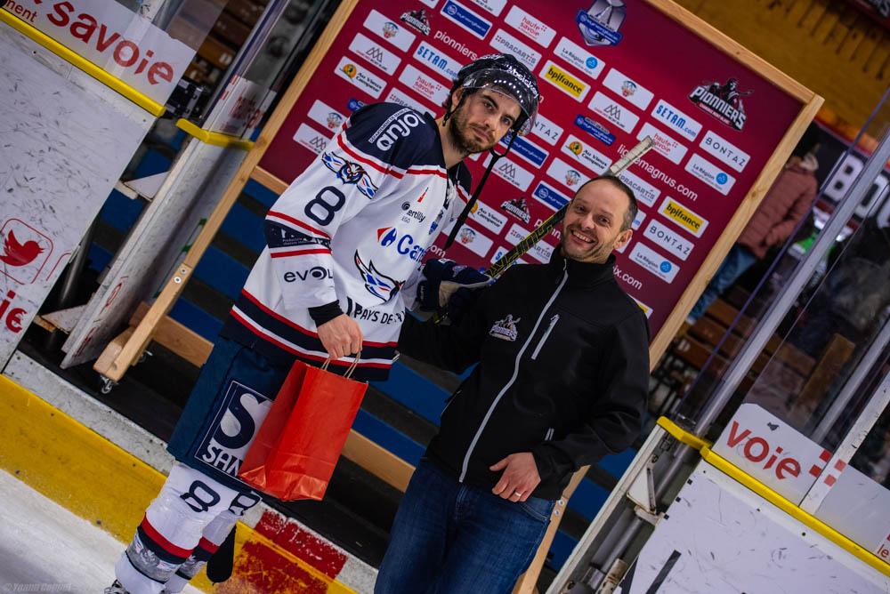 Chamonix  4 - 5 Angers 