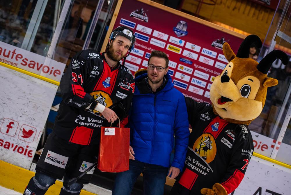 Chamonix  4 - 5 Angers 