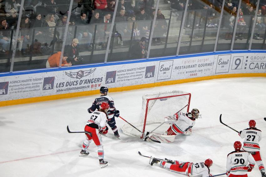 Angers  6 - 1 Anglet