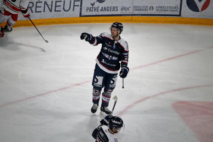 Angers  6 - 1 Anglet