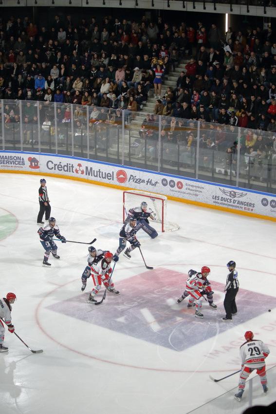 Angers  6 - 1 Anglet