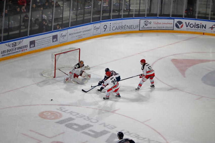Angers  6 - 1 Anglet
