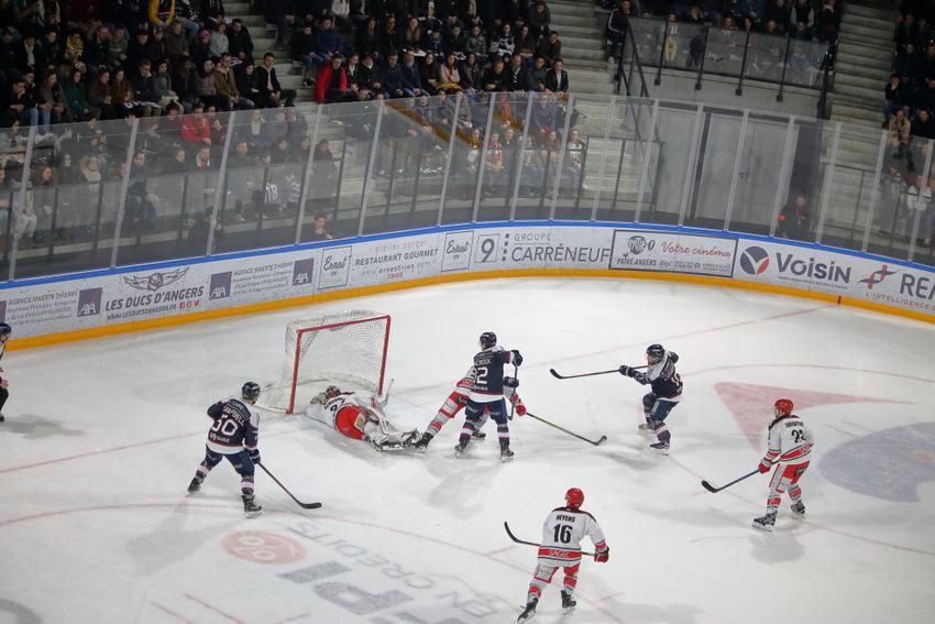 Angers  6 - 1 Anglet