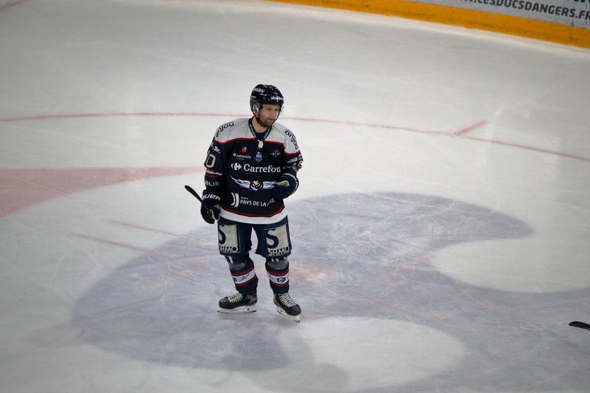 Angers  6 - 1 Anglet